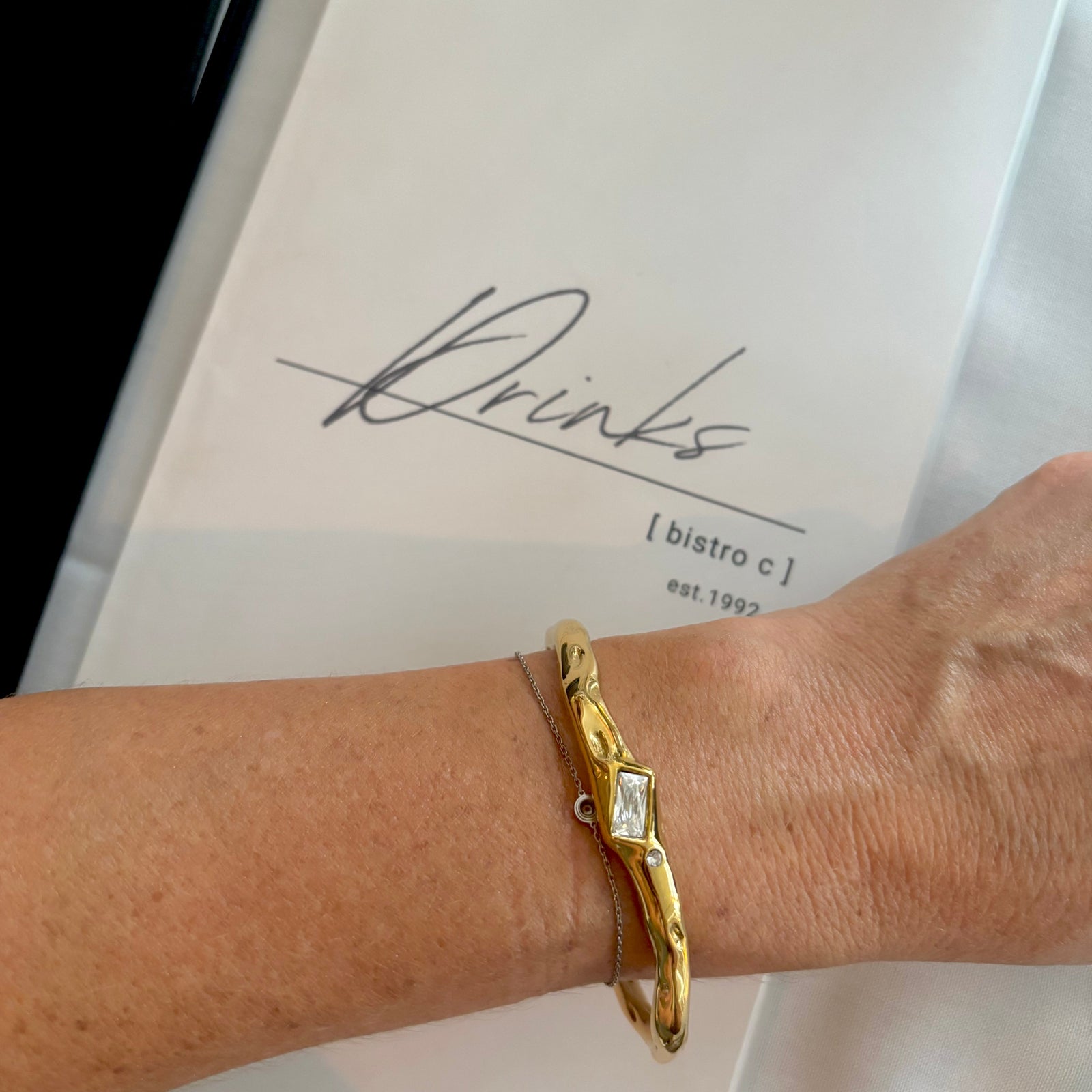 Astra Gold Cuff, Diamonte detail