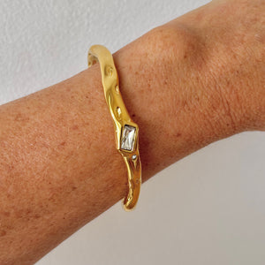 Astra Gold Cuff, Diamonte detail