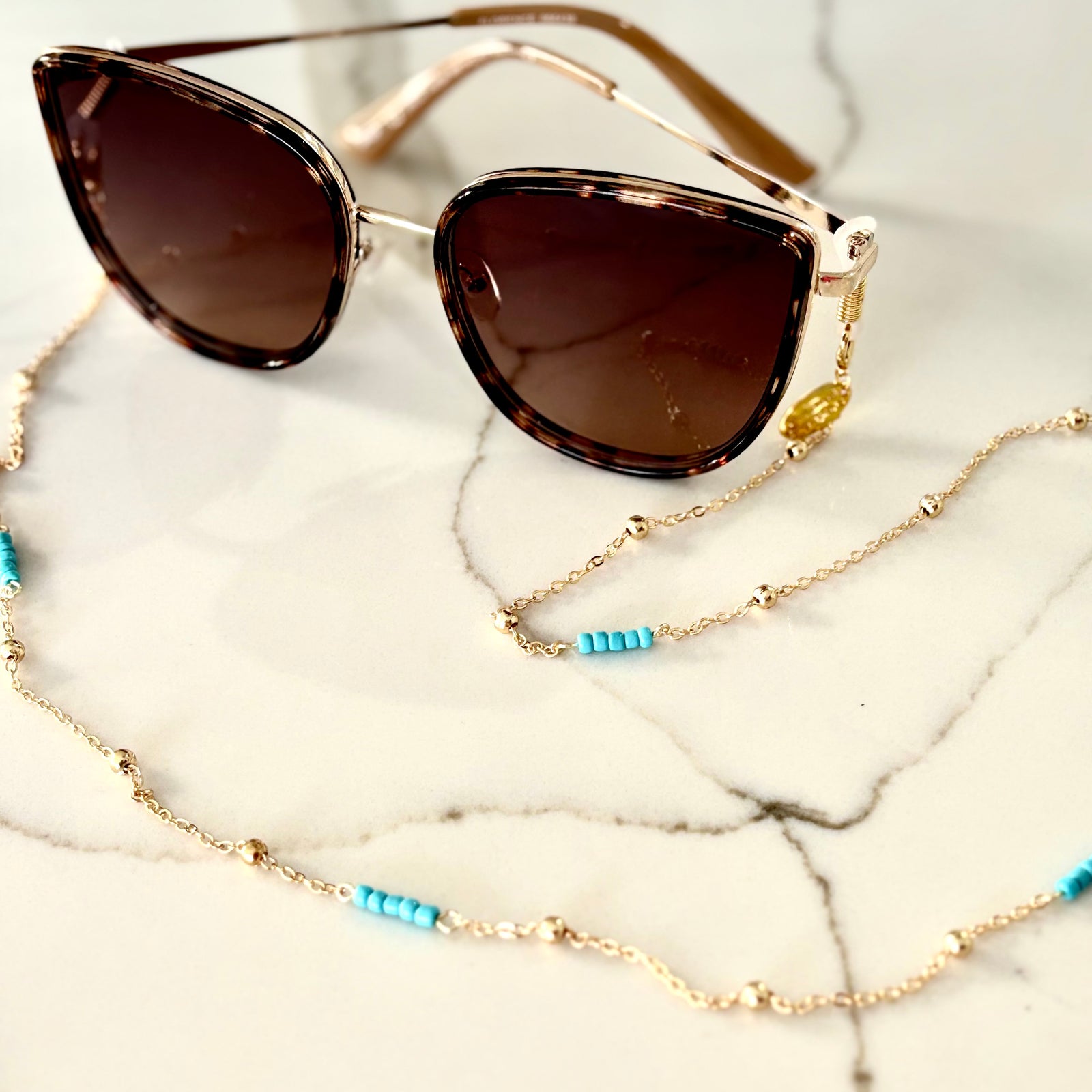 Delicate chain with a touch of turquoise, glasses chain