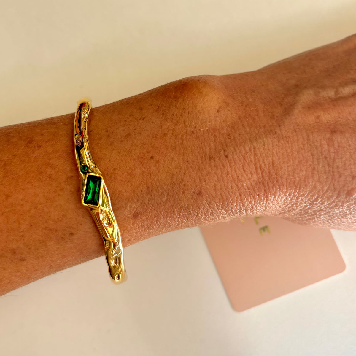 Astra Gold Cuff, Emerald detail