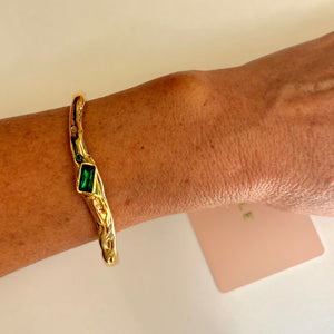 Astra Gold Cuff, Emerald detail