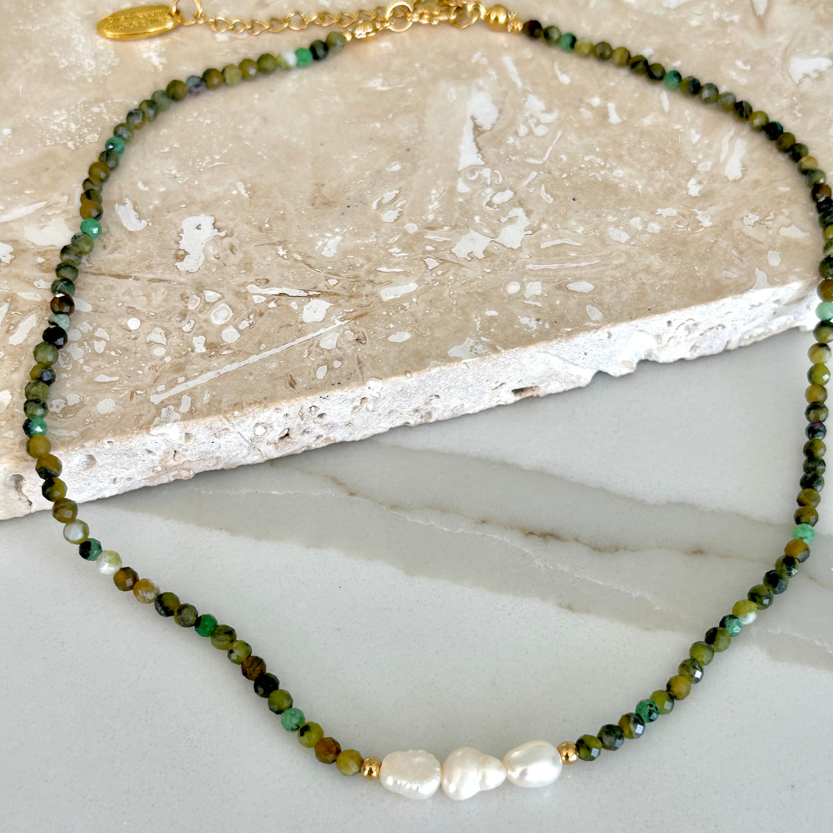 Mila Choker Seaweed Green & Freshwater Pearl