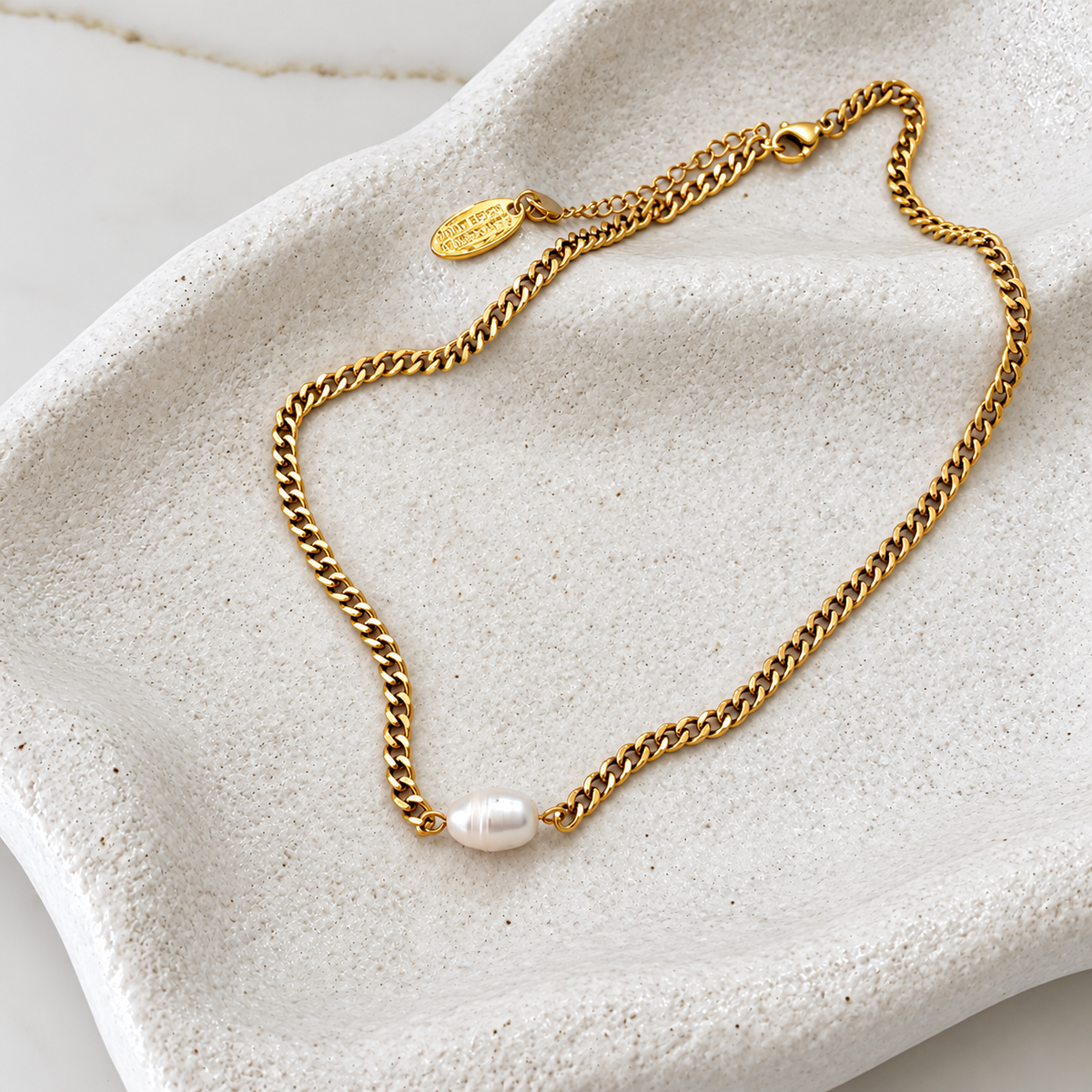 Juniper pearl necklace, chunky chain